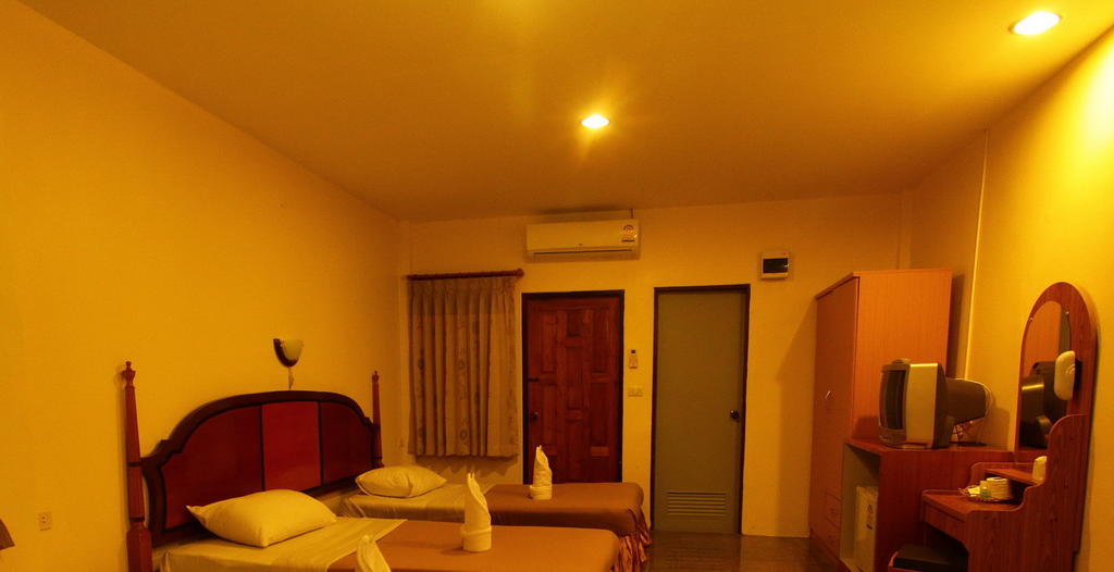 Star Light Beach Resort And Restaurant Chumphon Quarto foto