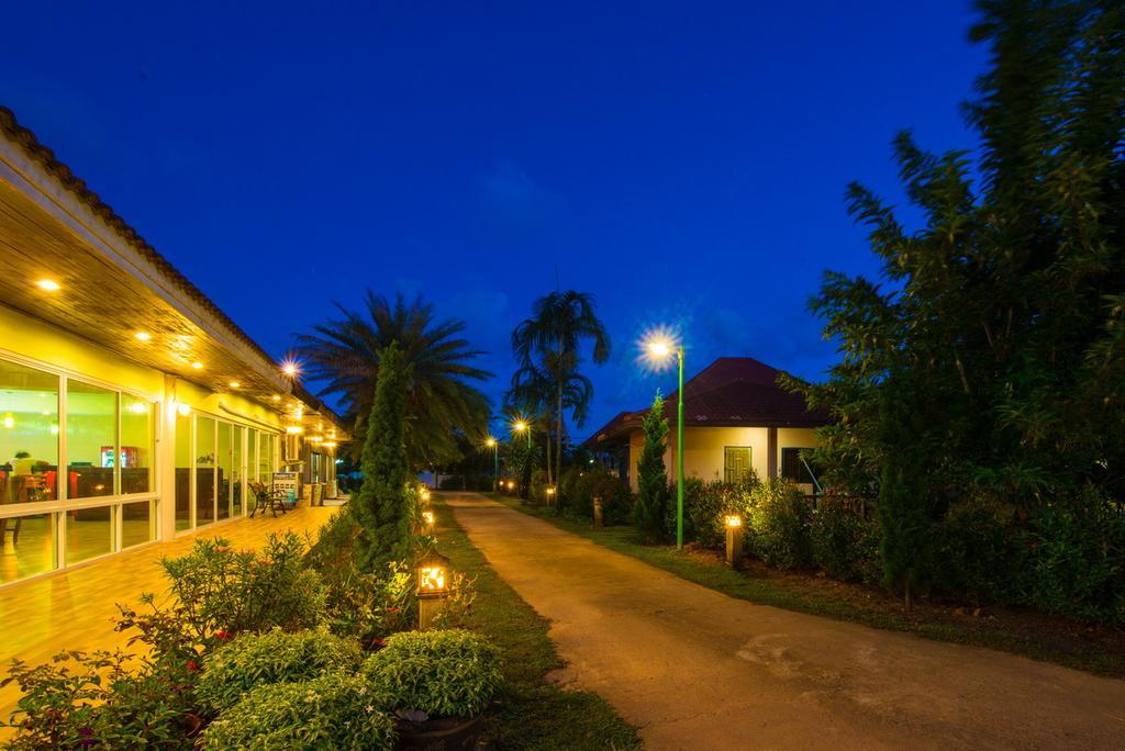 Star Light Beach Resort And Restaurant Chumphon Exterior foto