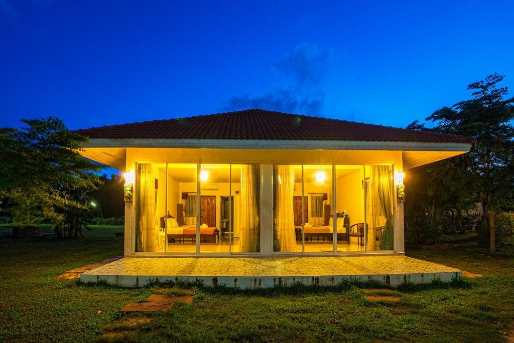 Star Light Beach Resort And Restaurant Chumphon Exterior foto